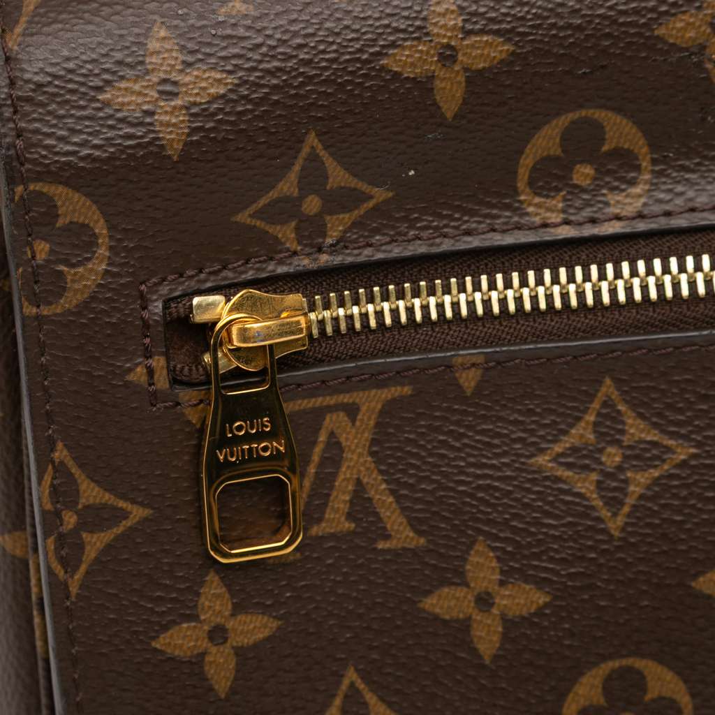 Louis Vuitton Monogram Pochette Metis - Detail 2
