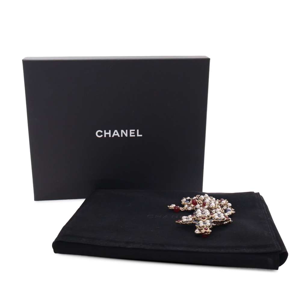 Chanel Gold Plated Gripoix and Beaded Pendant Necklace - Image 6