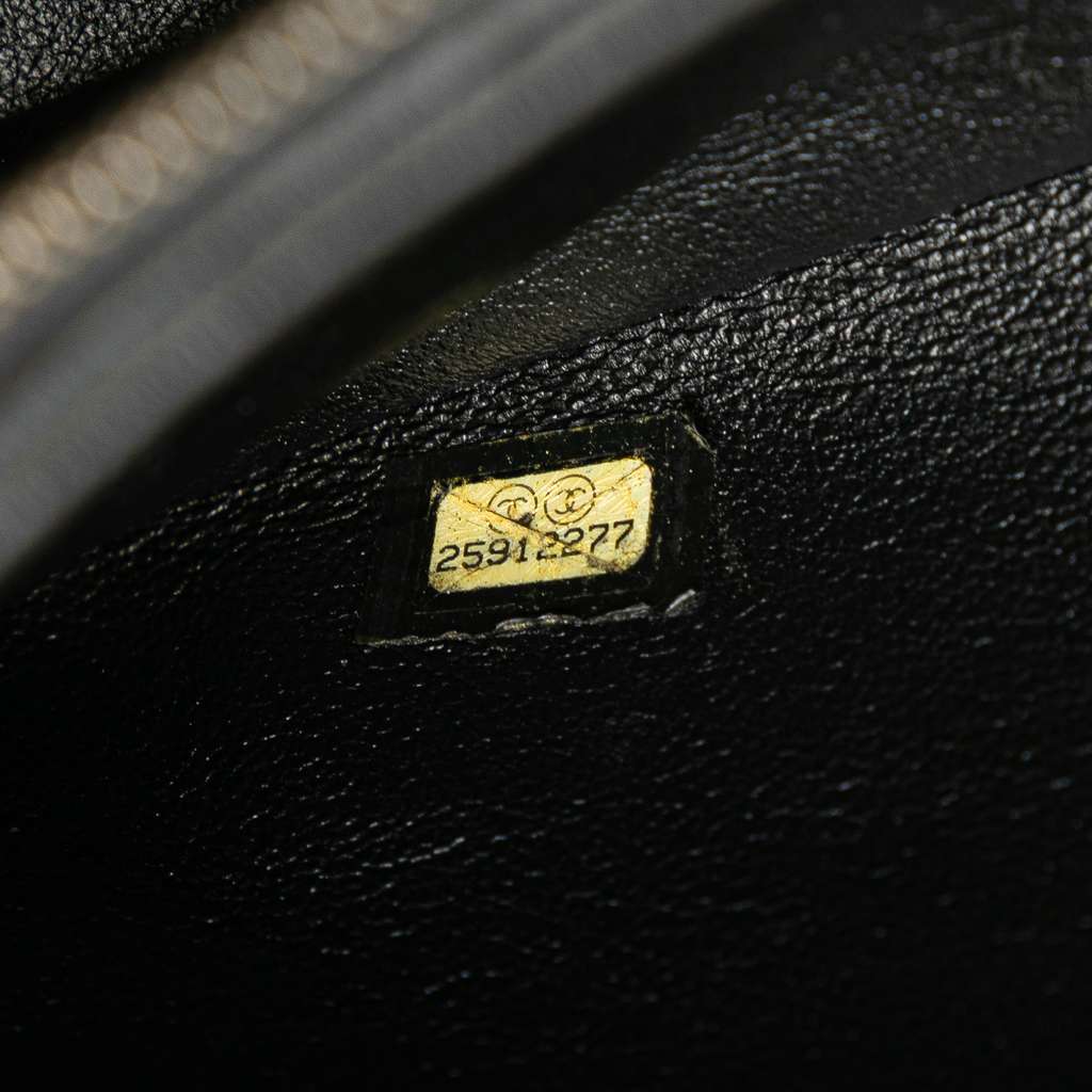 Chanel Small Chevron Lambskin Stitched Envelope Flap - Detail 1