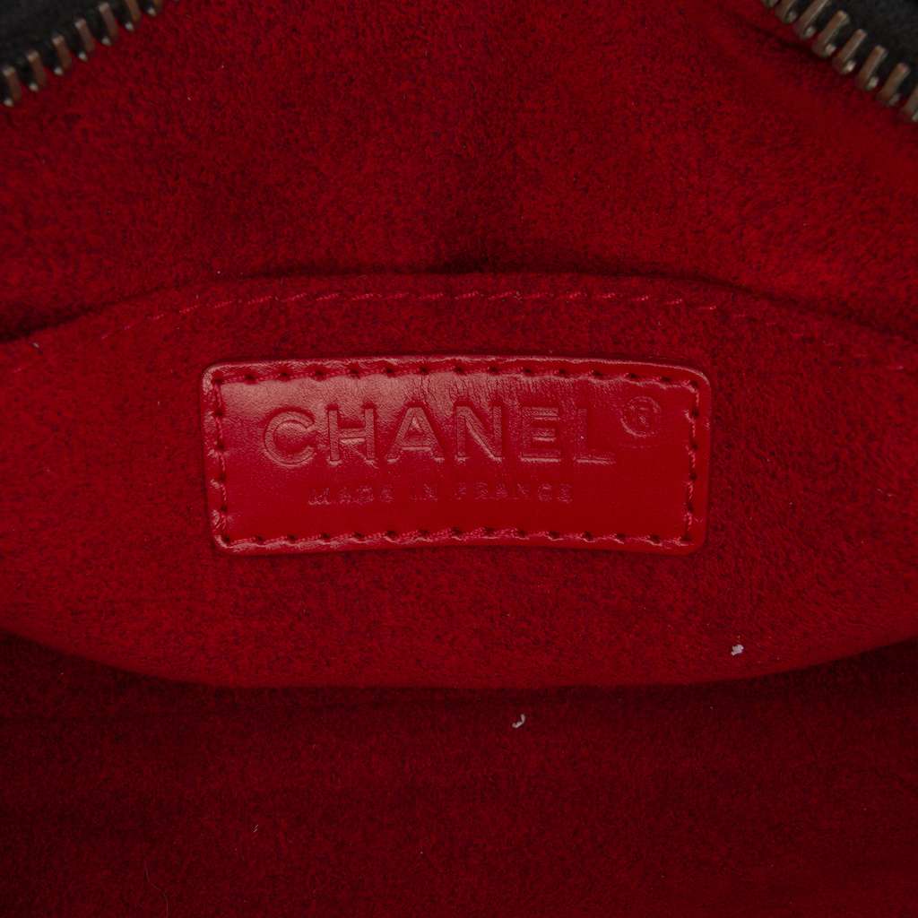 Chanel CC Chocolate Bar Patent Shoulder Bag - Side view