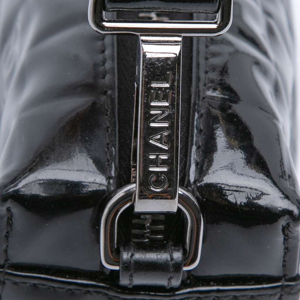 Chanel CC Chocolate Bar Patent Shoulder Bag - Detail 2