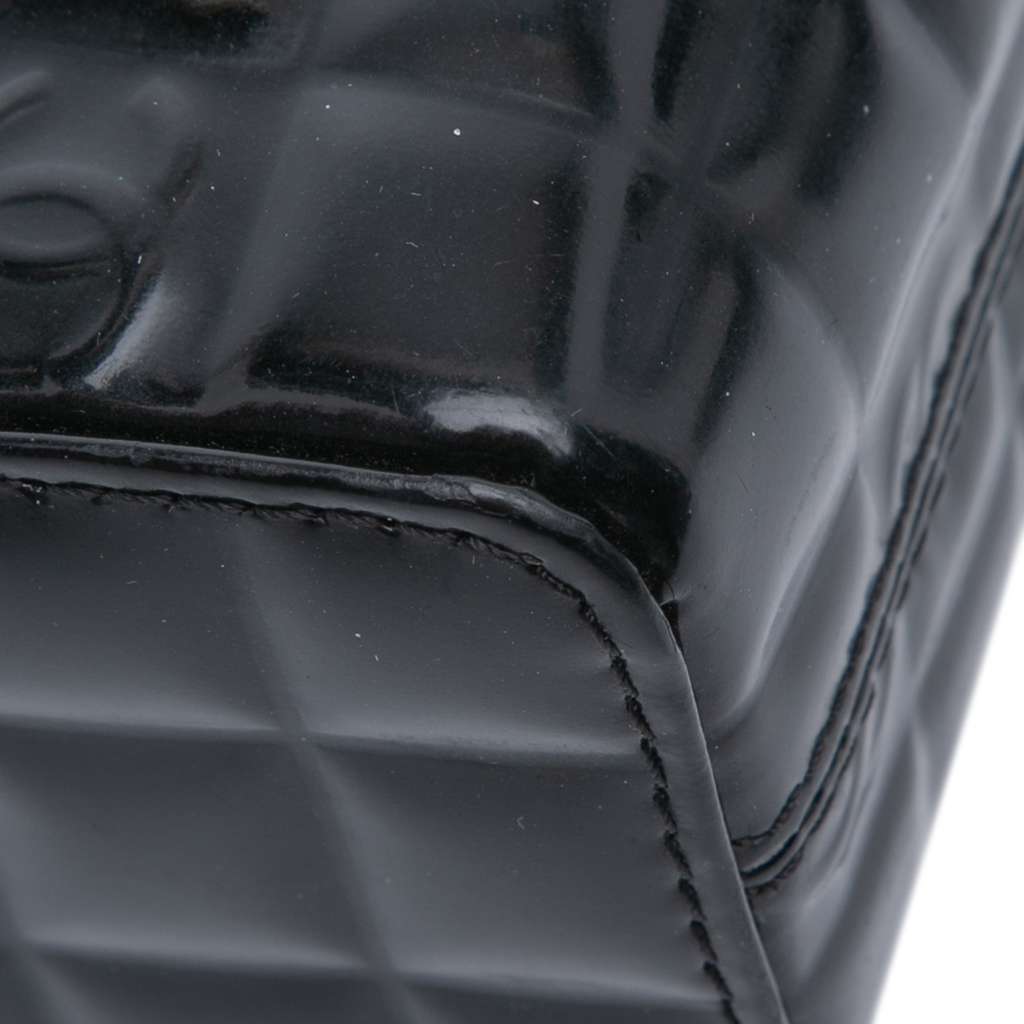 Chanel CC Chocolate Bar Patent Shoulder Bag - Image 11