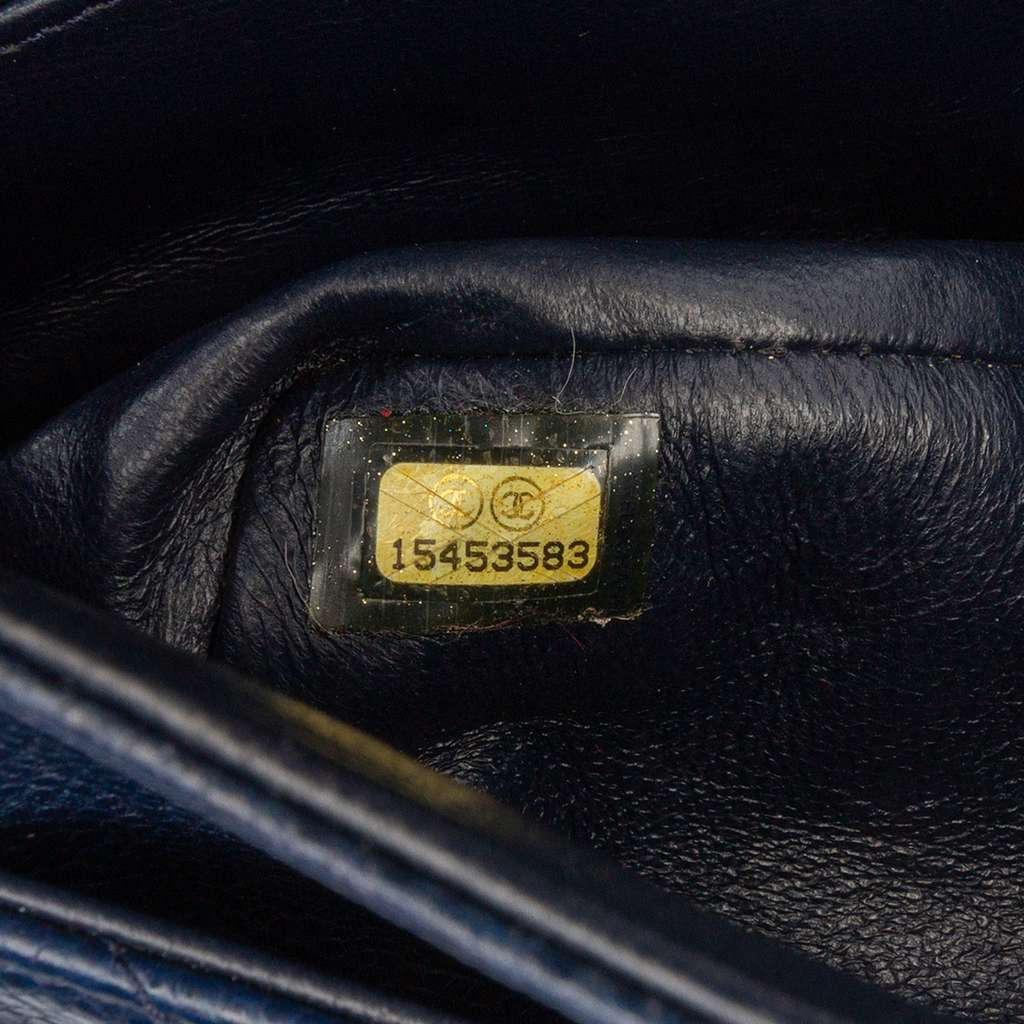 Chanel Medium Classic Caviar Double Flap - Detail 1