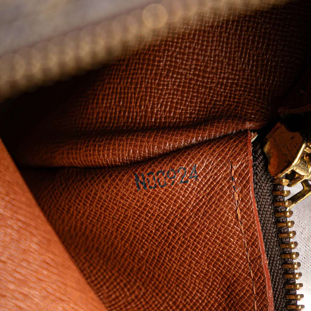 Louis Vuitton Monogram Papillon 26 - Detail 1