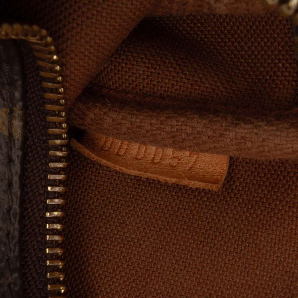 Louis Vuitton Monogram Mini Pochette Accessoires - Detail 1