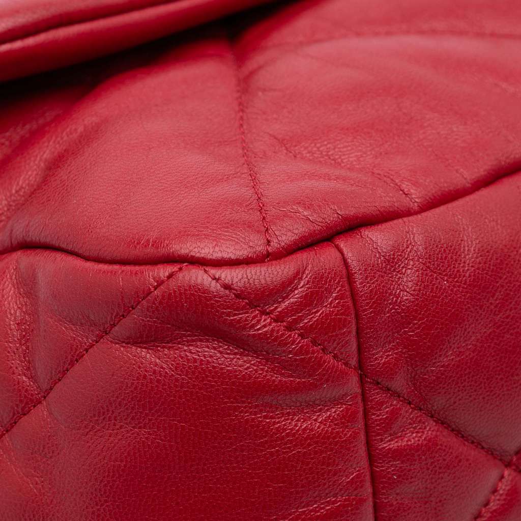 Chanel Maxi Lambskin 19 Flap - Detail 2