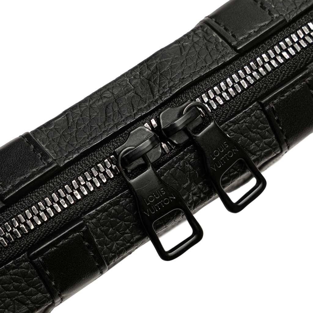 Louis Vuitton Monogram Taurillon Soft Trunk Wallet - Detail 1