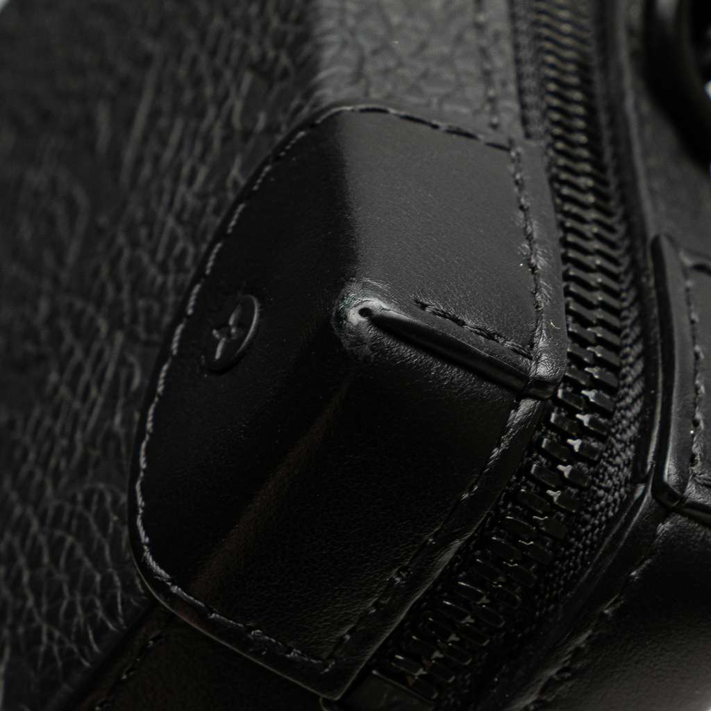 Louis Vuitton Monogram Taurillon Soft Trunk Wallet - Detail 2