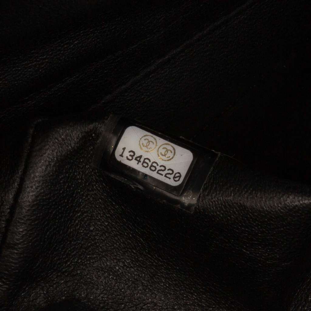 Chanel Medium Classic Caviar Double Flap - Detail 1