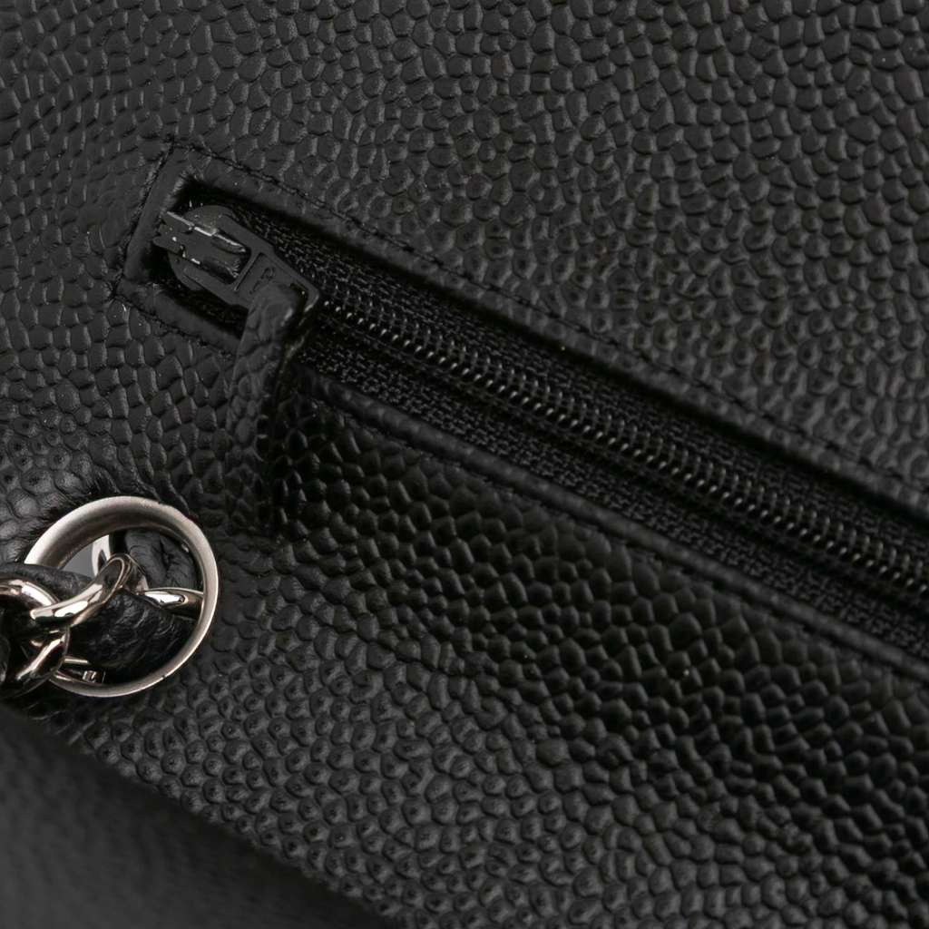 Chanel Medium Classic Caviar Double Flap - Detail 2