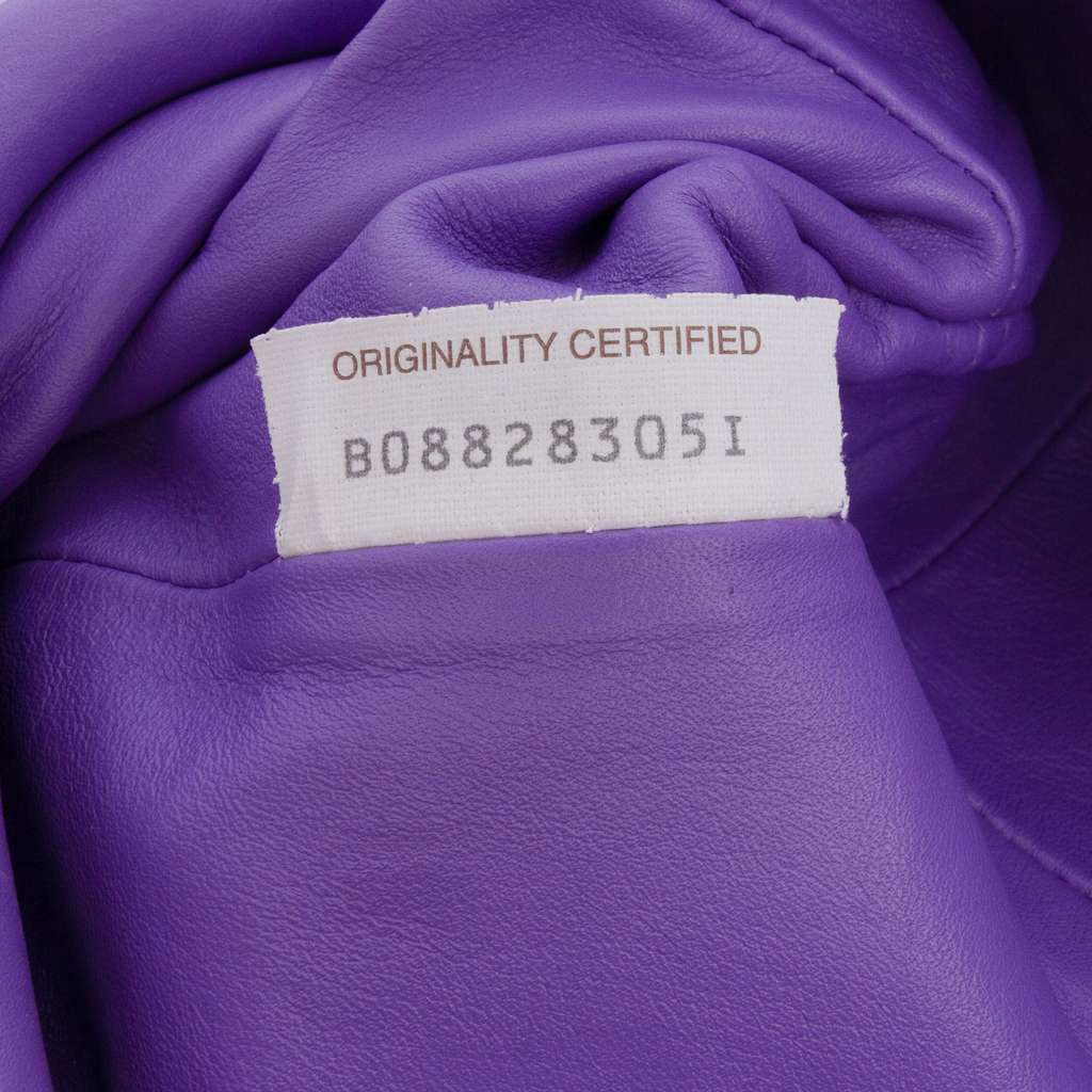 Bottega Veneta Lambskin The Mini Pouch Crossbody - Detail 1