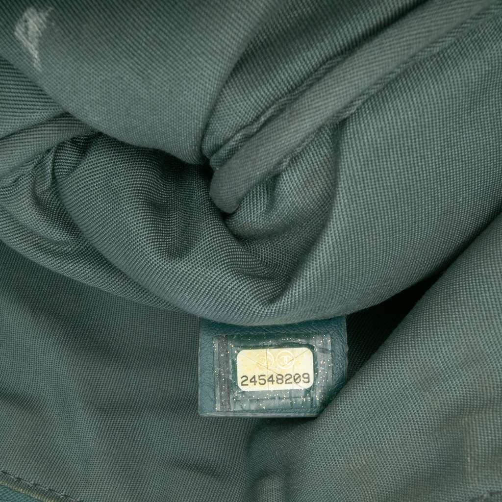 Chanel Large Quilted Caviar O Case Clutch - Detail 1