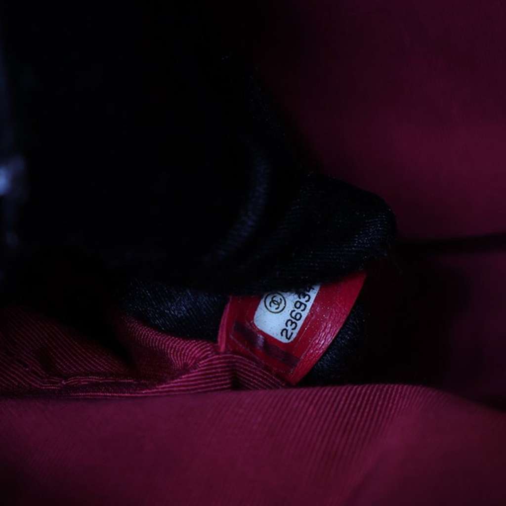 Chanel Medium Metallic Aged Calfskin Gabrielle Crossbody - Detail 1