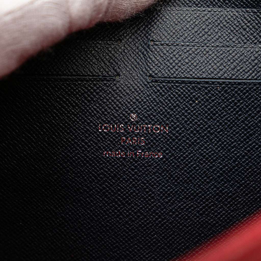 Louis Vuitton Taiga Pochette Voyage MM - Side view