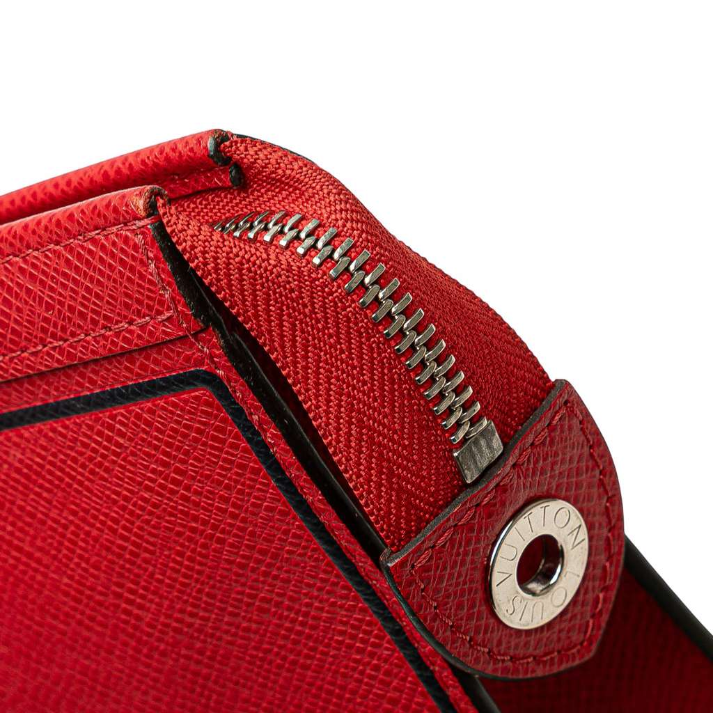 Louis Vuitton Taiga Pochette Voyage MM - Image 11