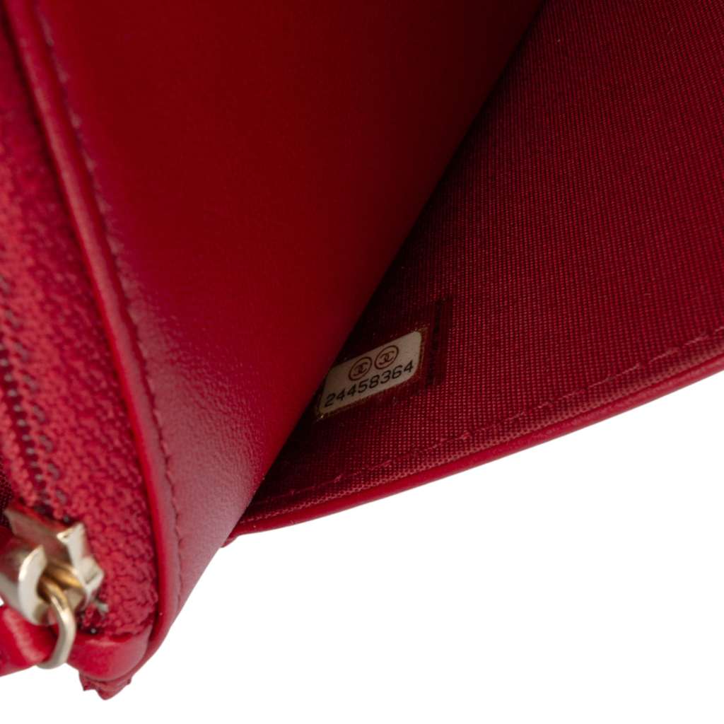 Chanel CC Quilted Velvet Wallet on Chain - Detail 1