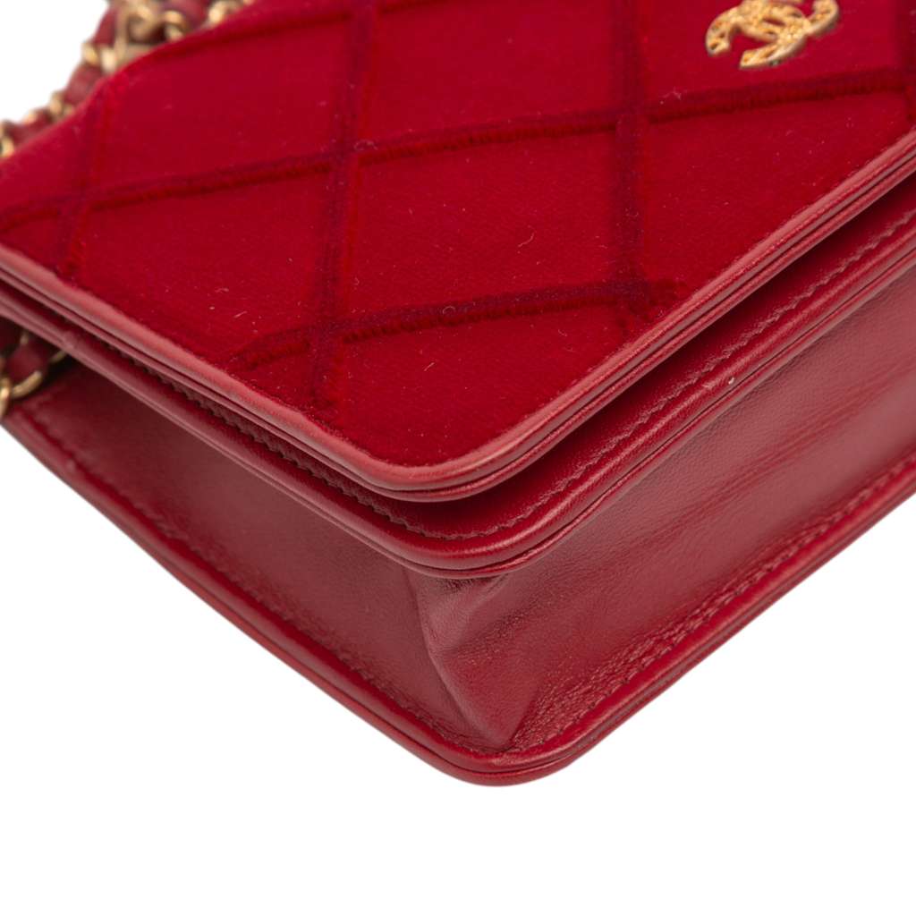 Chanel CC Quilted Velvet Wallet on Chain - Detail 2