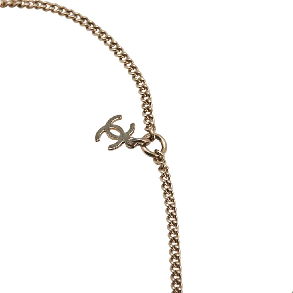 Chanel Gold Plated Resin CC Round Pendant Necklace - Image 6