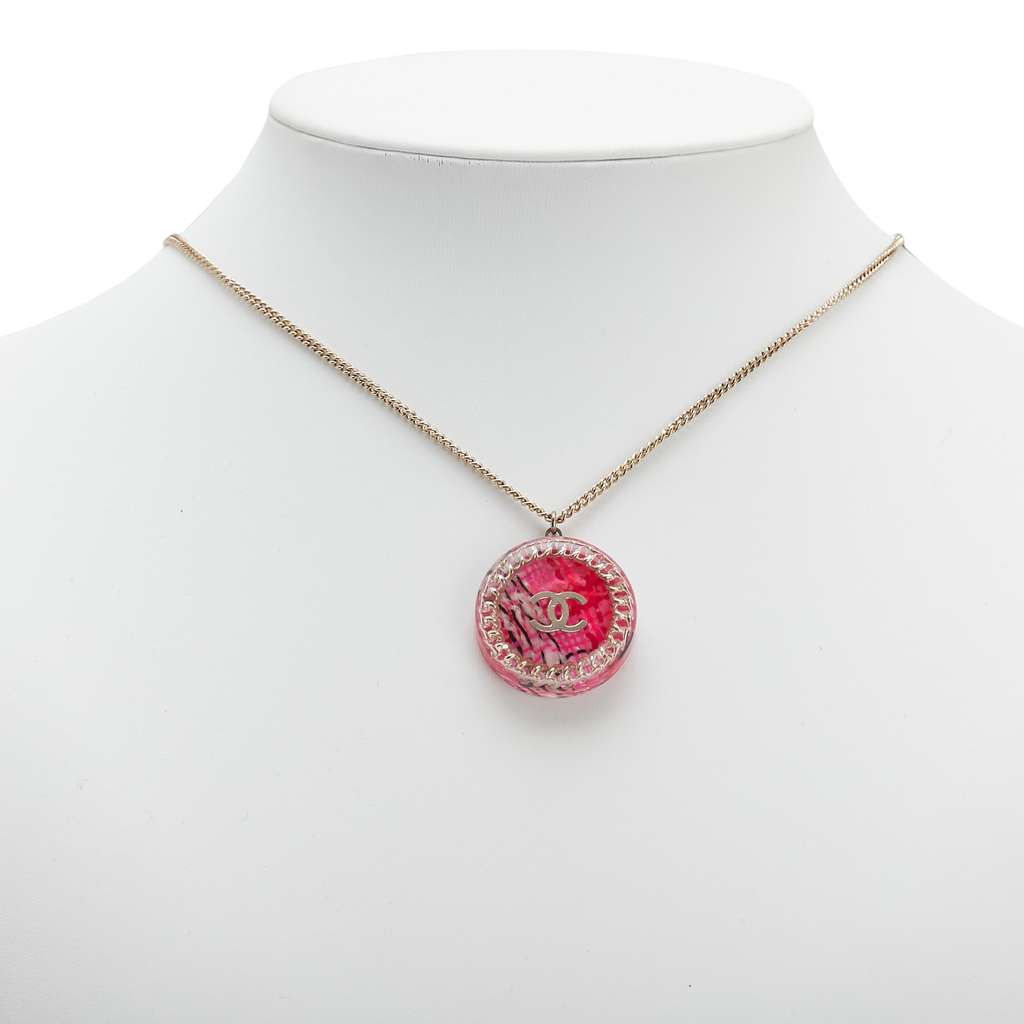Chanel Gold Plated Resin CC Round Pendant Necklace - Detail 2