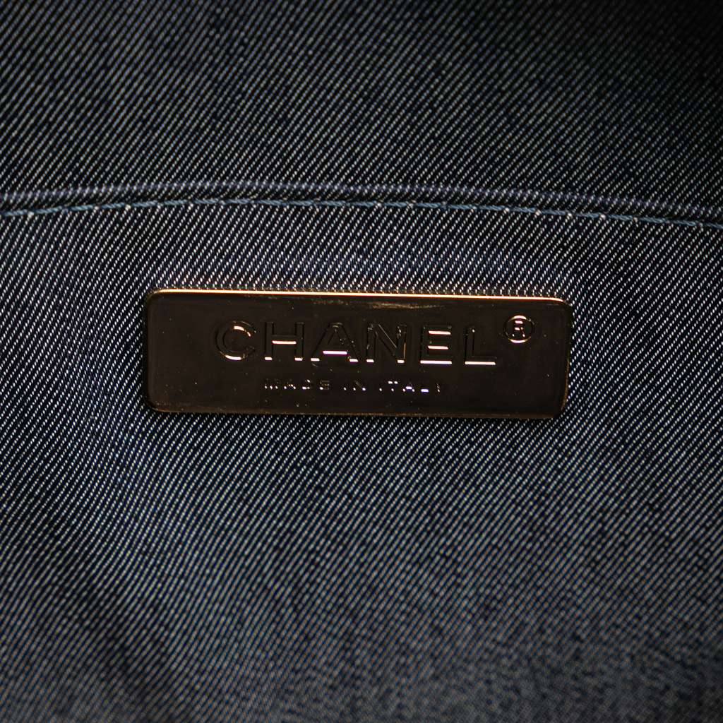 Chanel Crumpled Calfskin En Vogue Round Bag - Side view