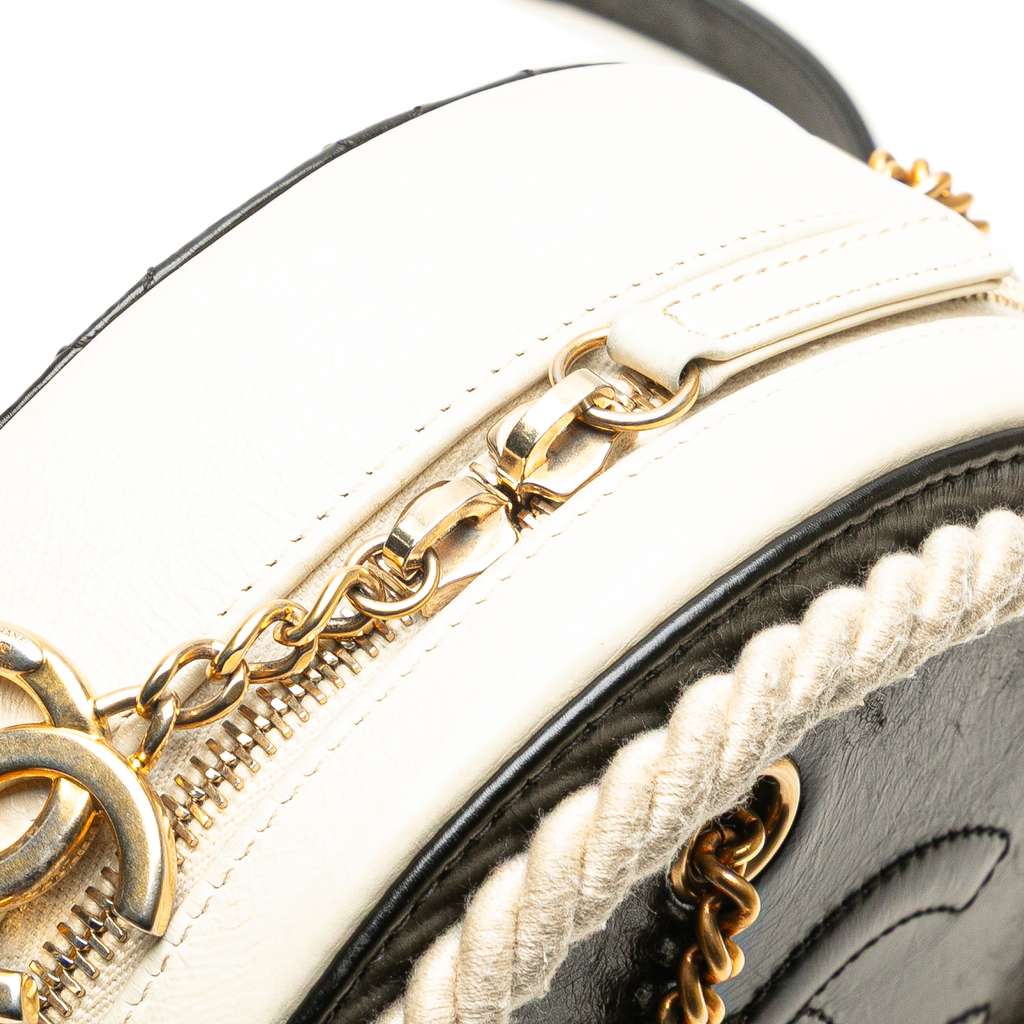 Chanel Crumpled Calfskin En Vogue Round Bag - Image 10