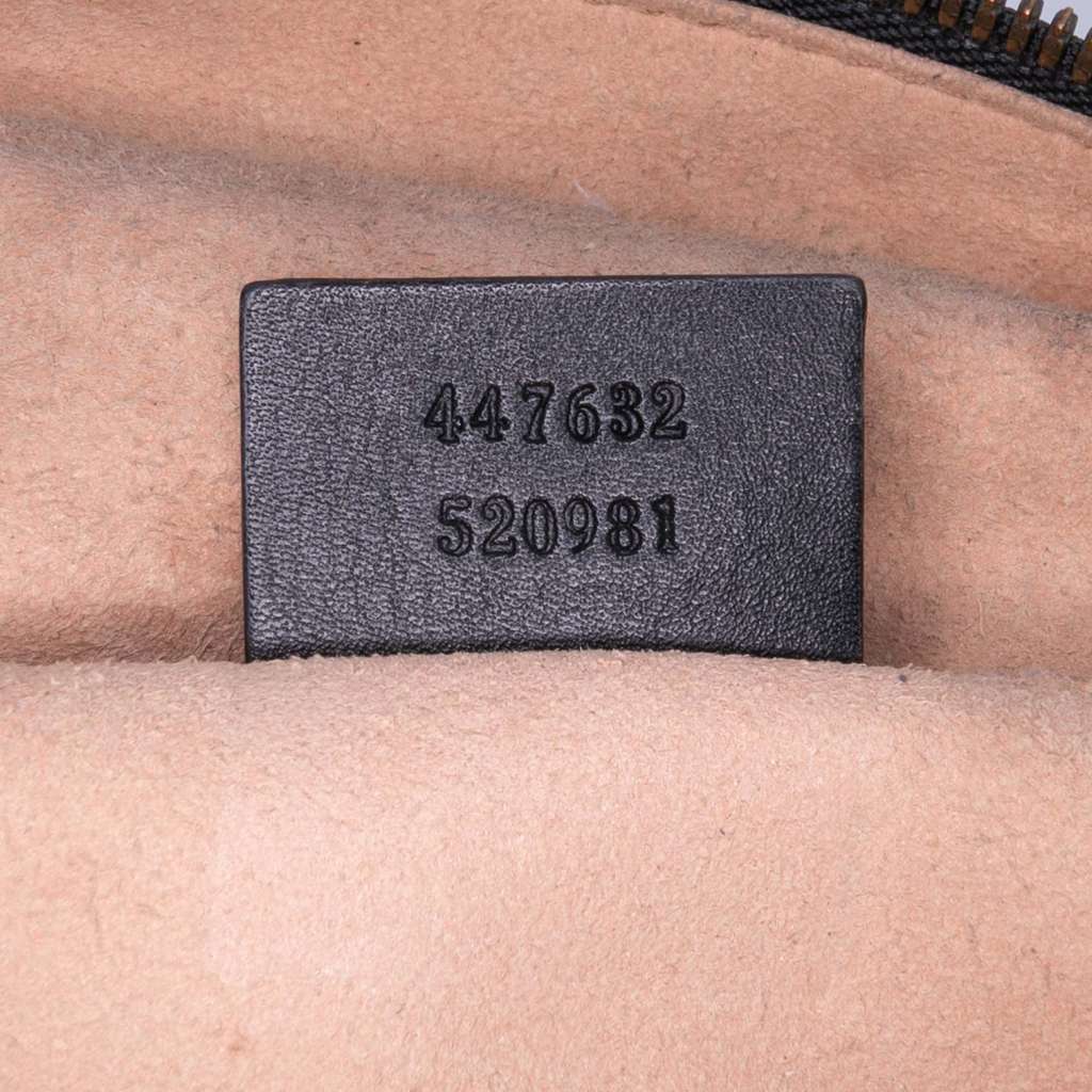 Gucci Small GG Marmont Matelasse Leather Crossbody - Detail 1