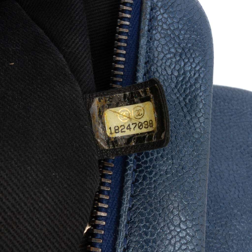 Chanel Jumbo Quilted Iridescent Caviar Easy Flap - Detail 1