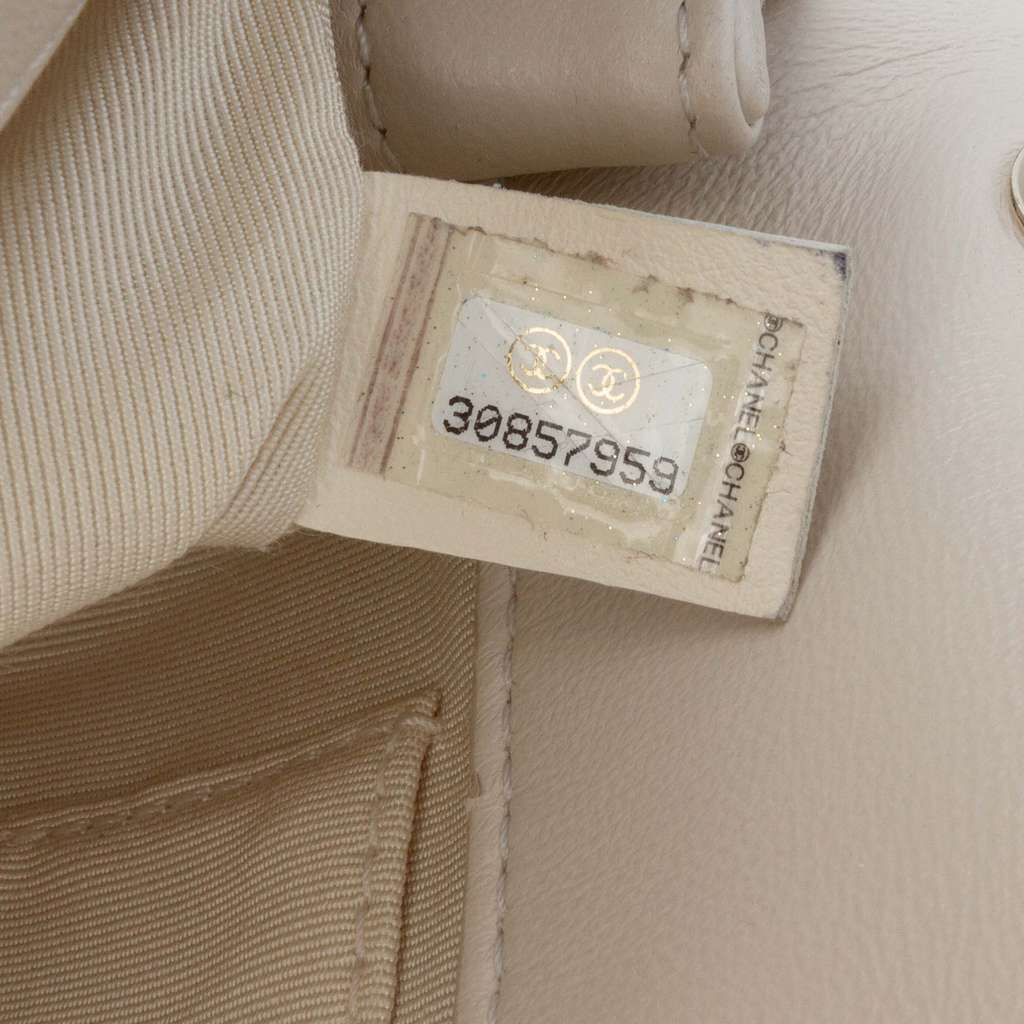 Chanel Medium Lambskin Twist Chain Enamel CC Flap - Detail 1