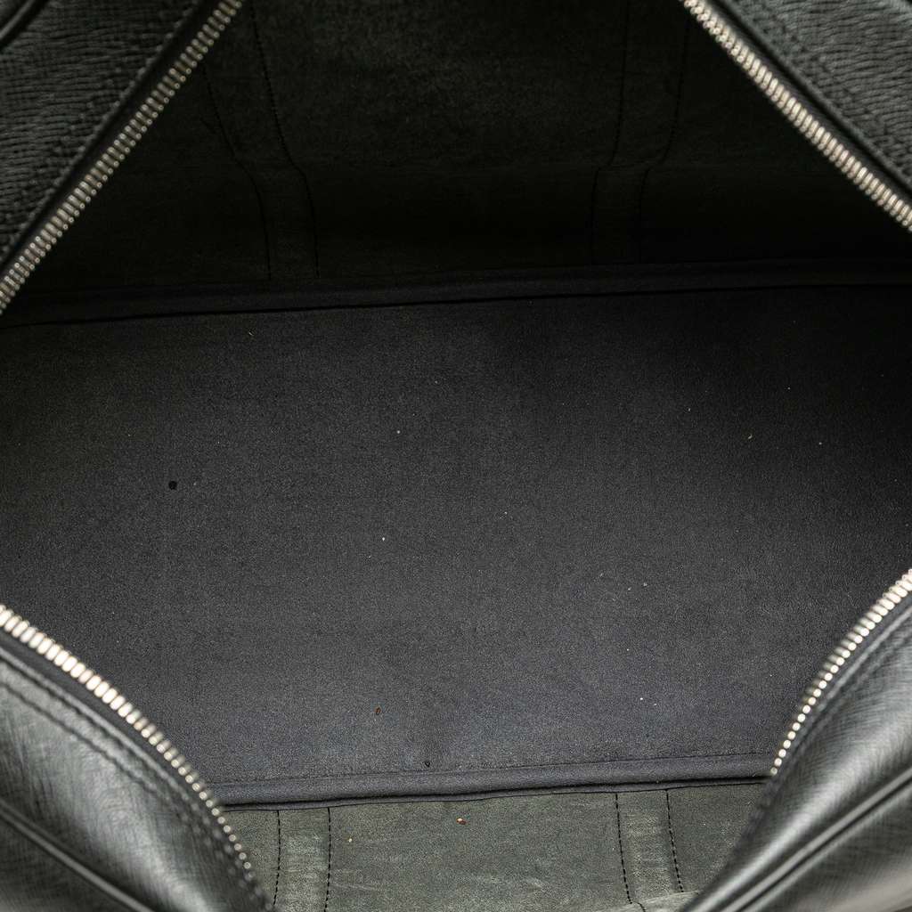 Louis Vuitton Taiga Kendall PM - 4