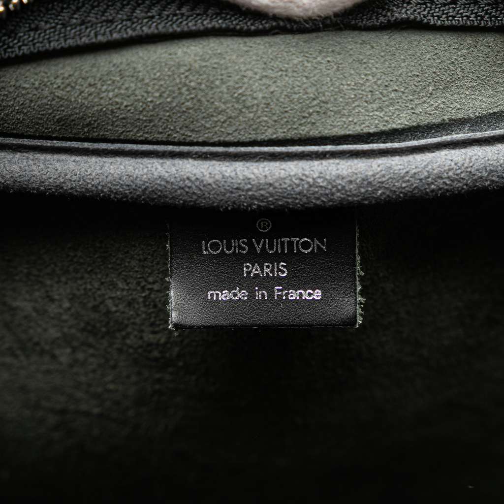 Louis Vuitton Taiga Kendall PM - 5