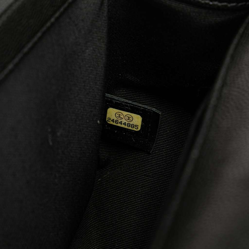 Chanel Old Medium Chevron Caviar Boy Flap - Detail 1