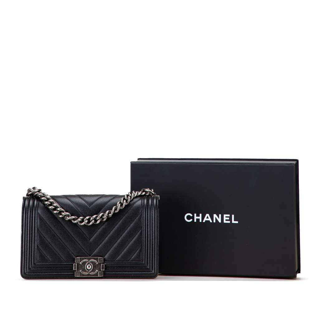 Chanel Old Medium Chevron Caviar Boy Flap - Image 11
