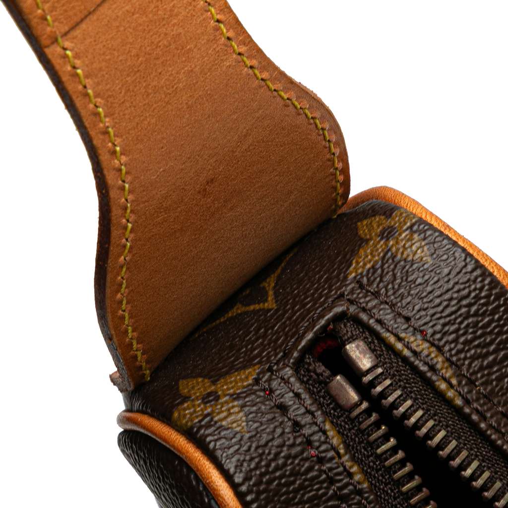 Louis Vuitton Monogram Croissant MM - Image 10