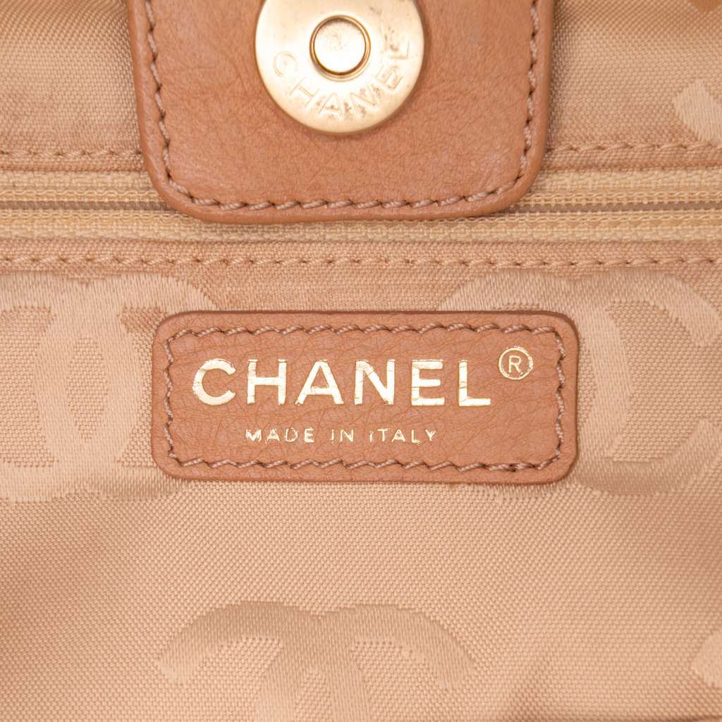 Chanel CC Grained Calfskin Wooden Handle Tote - 5