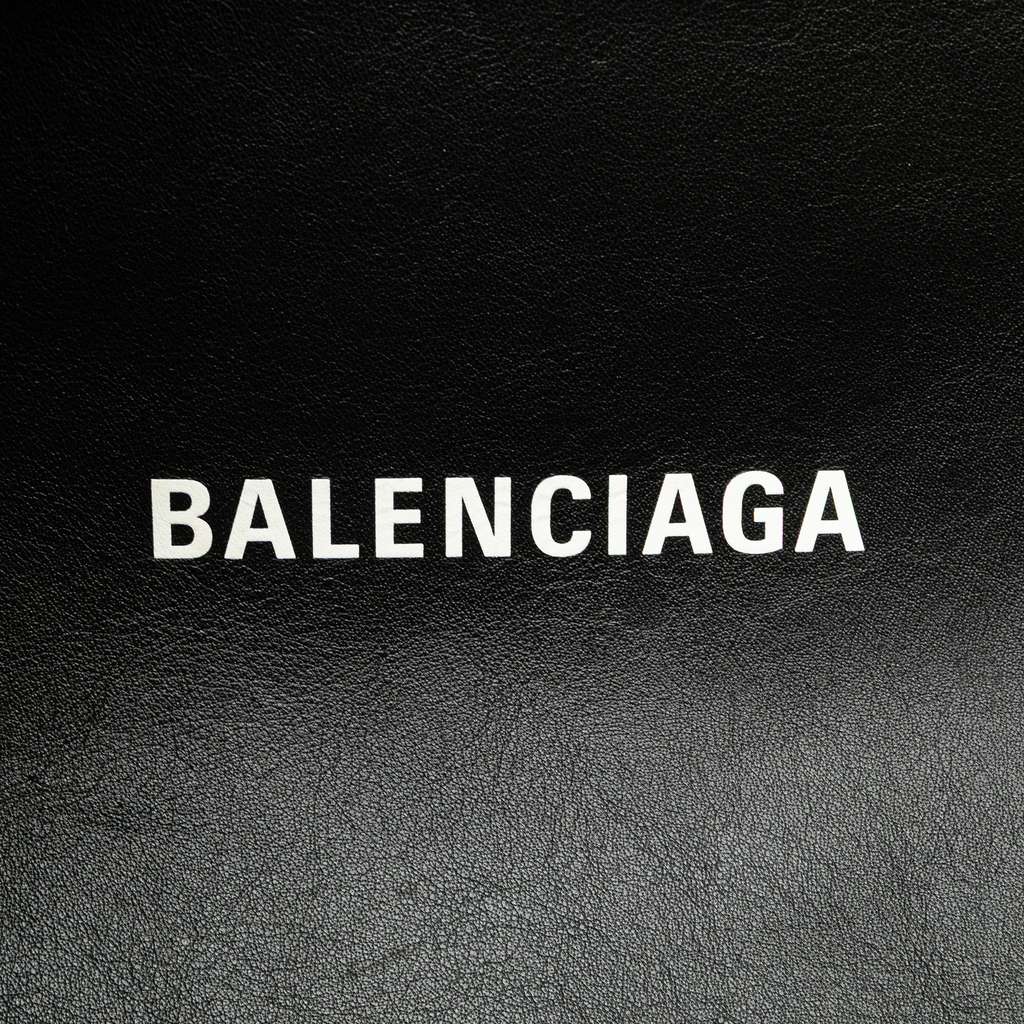 Balenciaga Leather Everyday Clutch - Detail 2