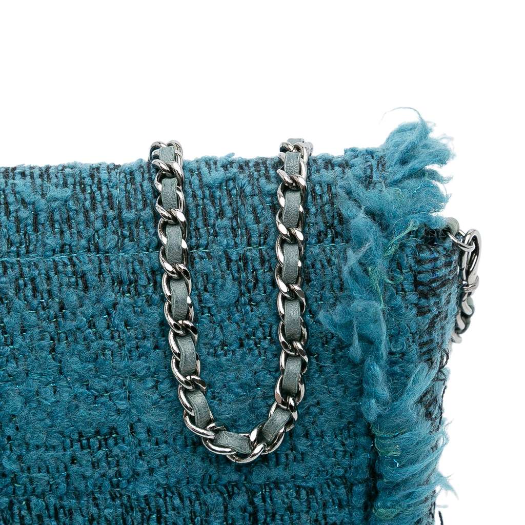 Chanel CC Tweed East West Flap - Image 12