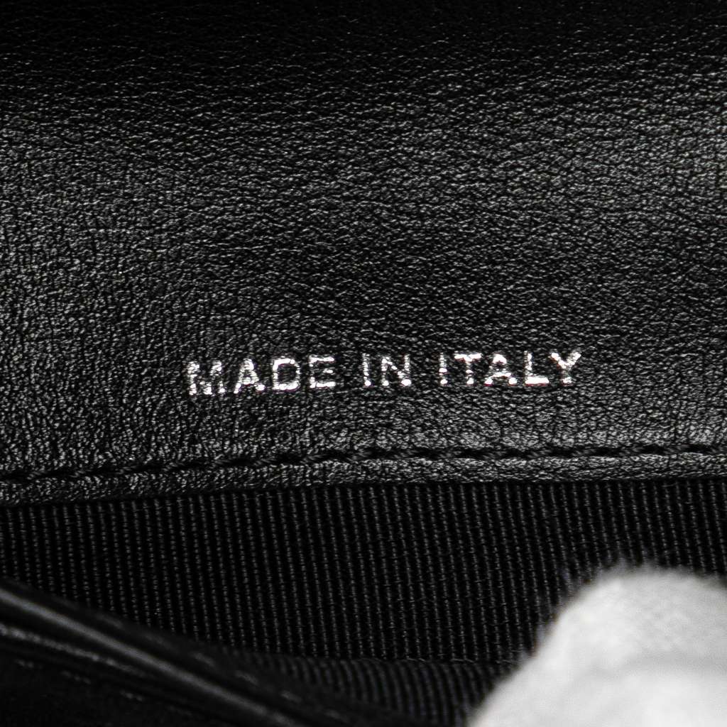 Chanel CC Quilted Patent L Yen Bifold Wallet - Detail 1