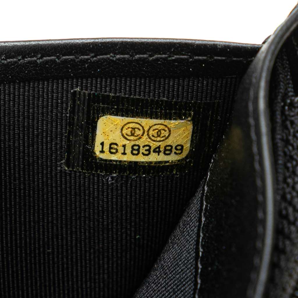 Chanel CC Quilted Patent L Yen Bifold Wallet - Detail 2