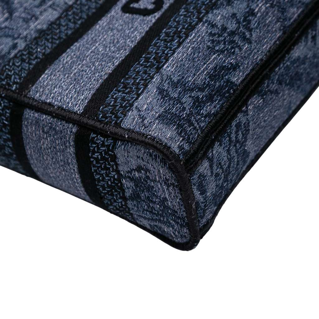 Dior Medium Canvas Embroidered Toile De Jouy Lady D Joy - Detail 2