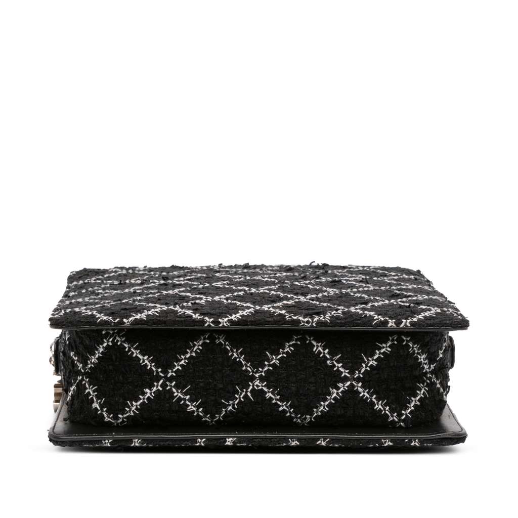 Chanel Tweed and Resin Zipped Chain Shopping Bag - Image 6
