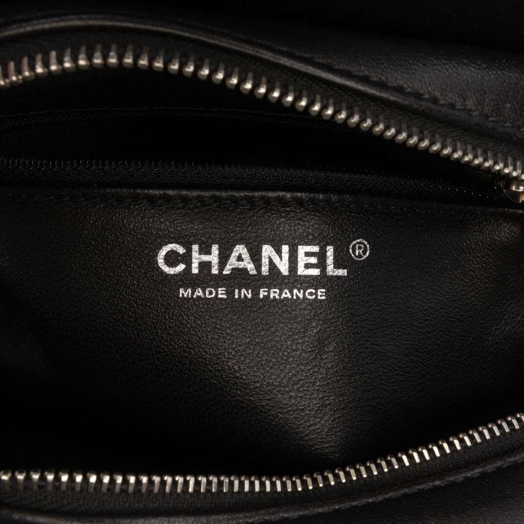 Chanel Tweed and Resin Zipped Chain Shopping Bag - Side view