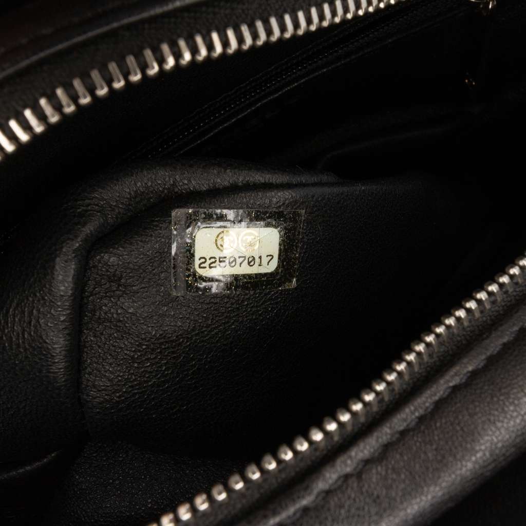 Chanel Tweed and Resin Zipped Chain Shopping Bag - Detail 1