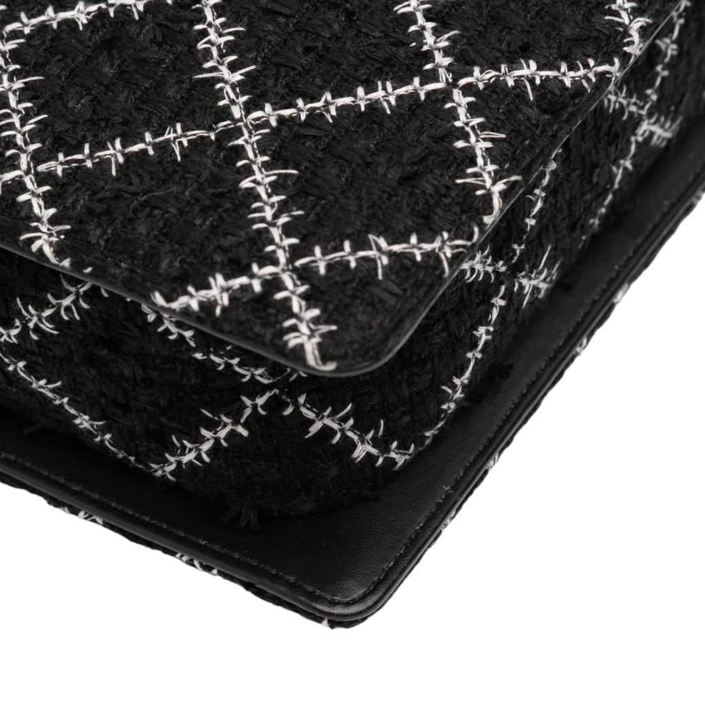 Chanel Tweed and Resin Zipped Chain Shopping Bag - Detail 2