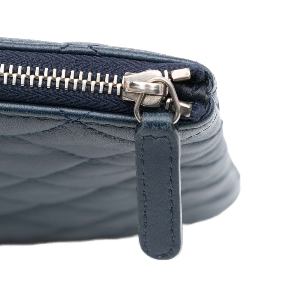 Chanel Large Quilted Lambskin O Case Clutch - Detail 2