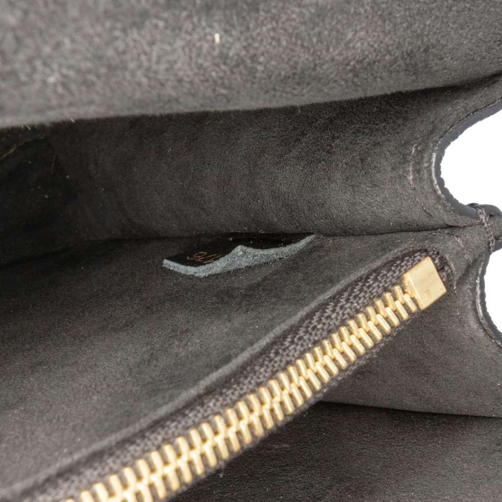 Louis Vuitton Monogram Victoire - Detail 2