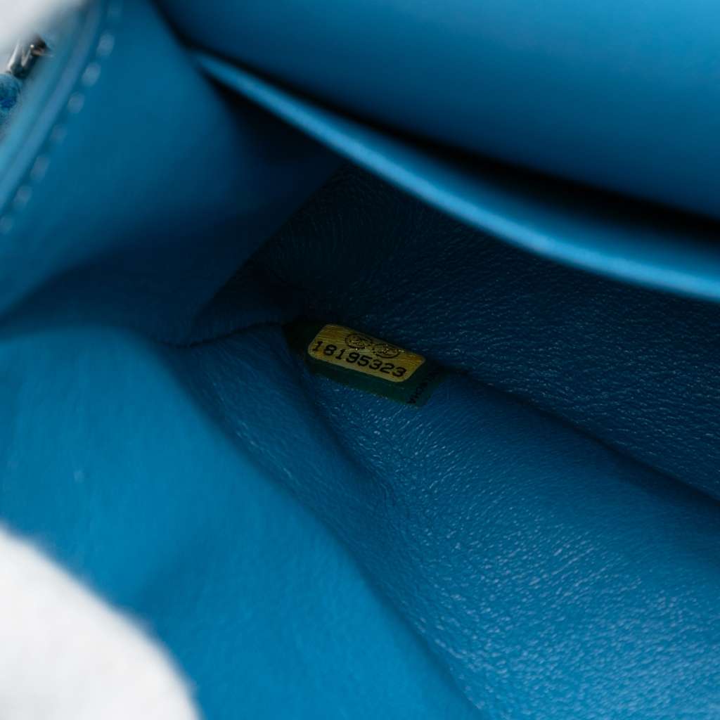 Chanel Medium Classic Caviar Double Flap - Detail 1