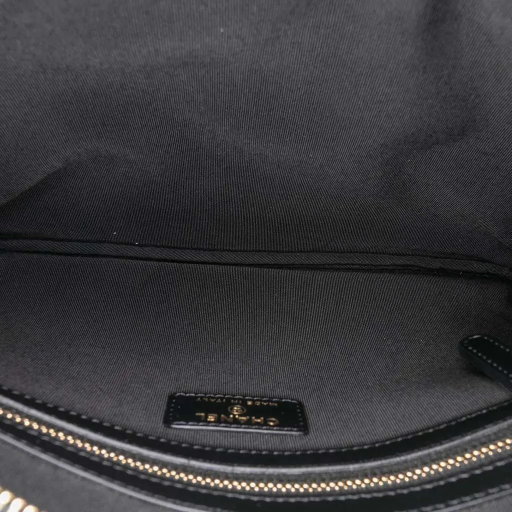 Chanel Medium Straw Deauville O Case Clutch Black Good - Model View