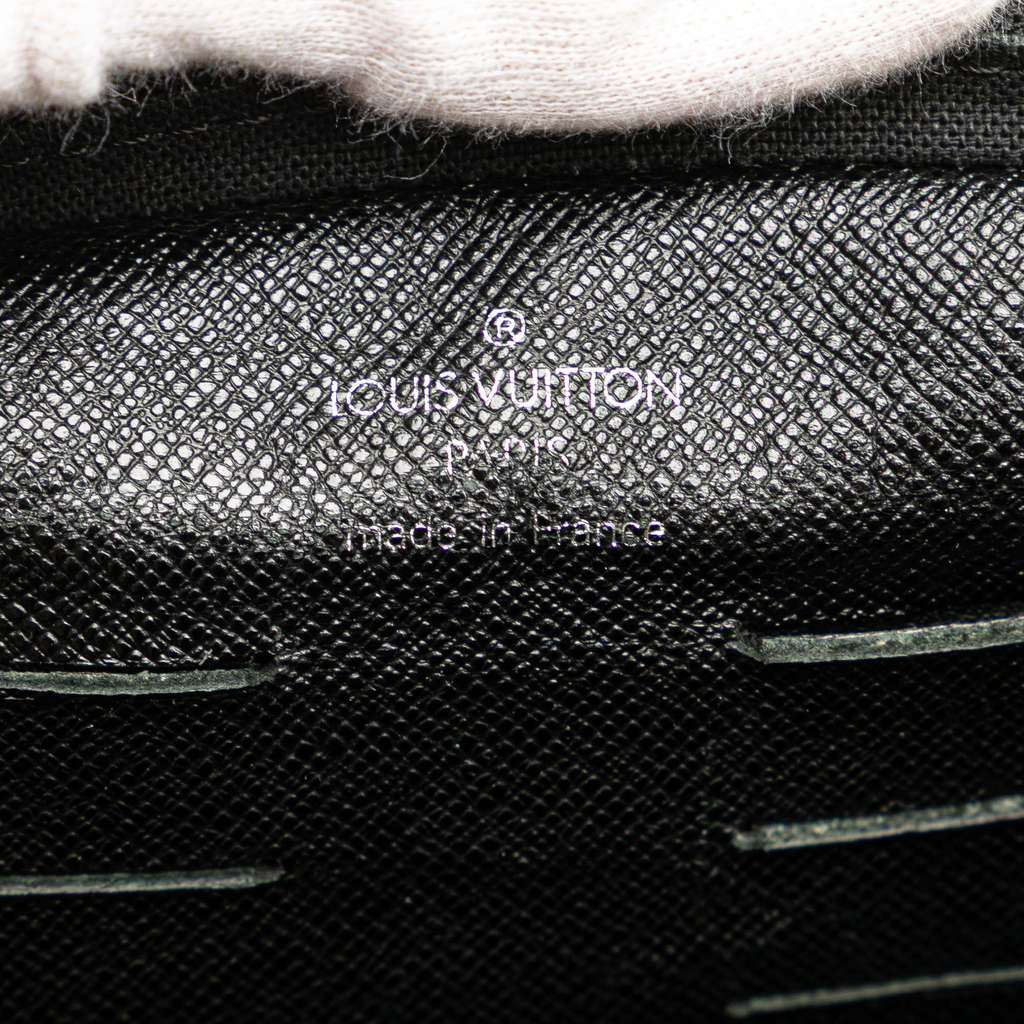 Louis Vuitton Taiga Neo Pavel Clutch - Side view