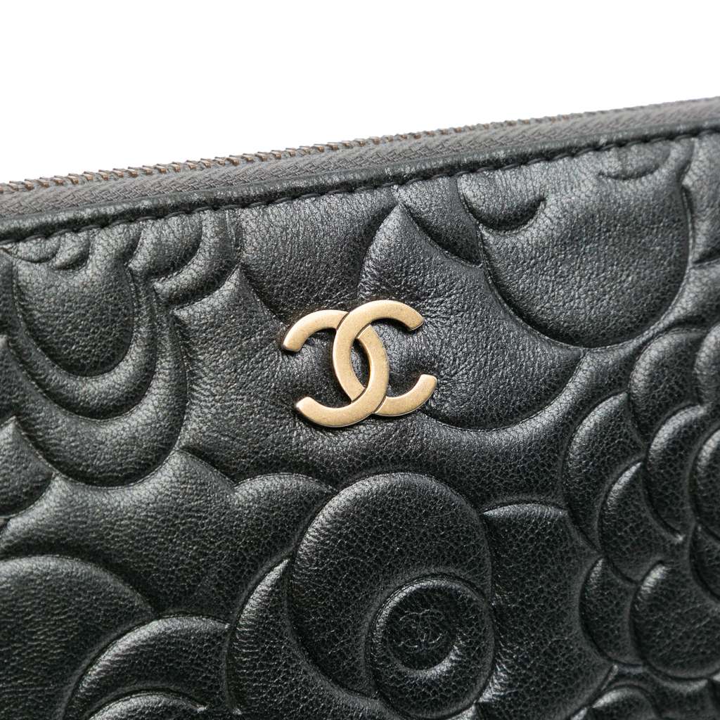 Chanel Large CC Embossed Lambskin Camellia O Case Clutch - Detail 2