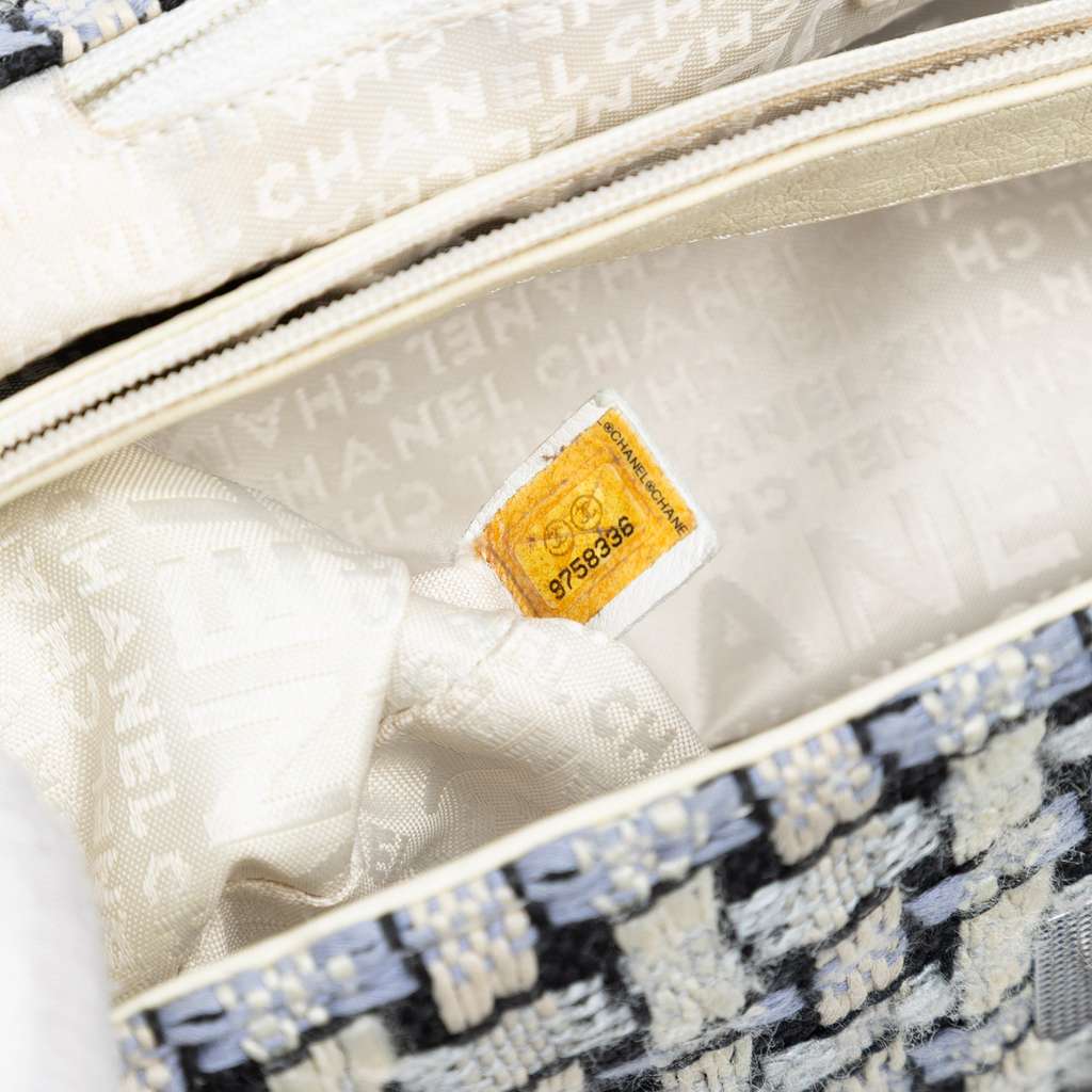 Chanel Tweed and Calfskin Woven Single Flap - Detail 1